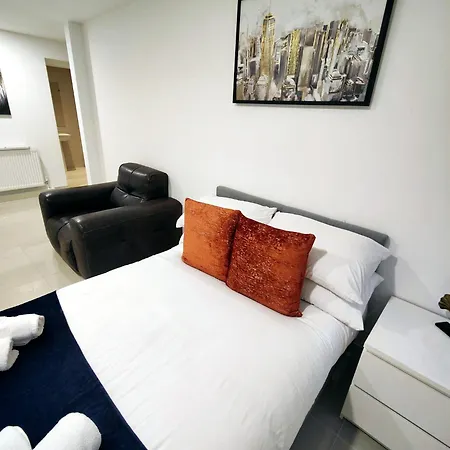 Luxurious 3 Bed Ensuites & Kitchenettes Nr Lgi Hospital & Uni - Free 5G Wifi & Netflix Short Stays - Contractors Free Parking Leeds  Exterior photo