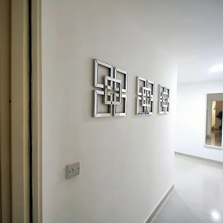 Luxurious 3 Bed Ensuites & Kitchenettes Nr Lgi Hospital & Uni - Free 5G Wifi & Netflix Short Stays - Contractors Free Parking Leeds  Exterior photo