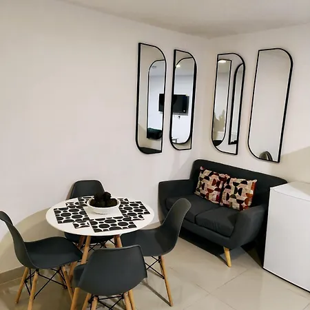 Luxurious 3 Bed Ensuites & Kitchenettes Nr Lgi Hospital & Uni - Free 5G Wifi & Netflix Short Stays - Contractors Free Parking Leeds  Exterior photo
