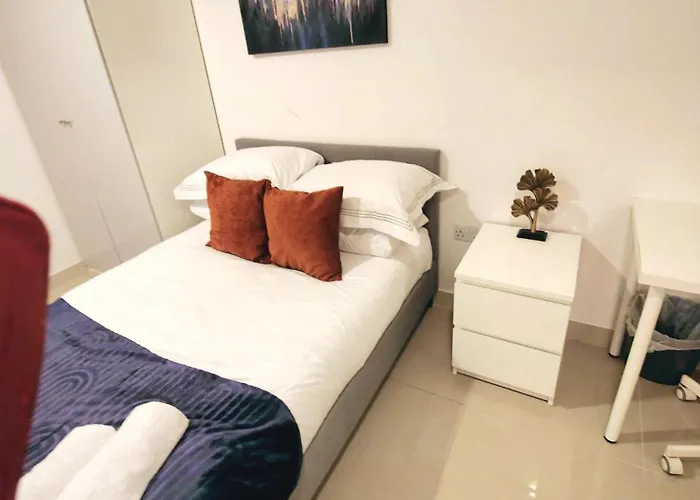 Luxurious 3 Bed Ensuites & Kitchenettes Nr Lgi Hospital & Uni - Free 5G Wifi & Netflix Short Stays - Contractors Free Parking