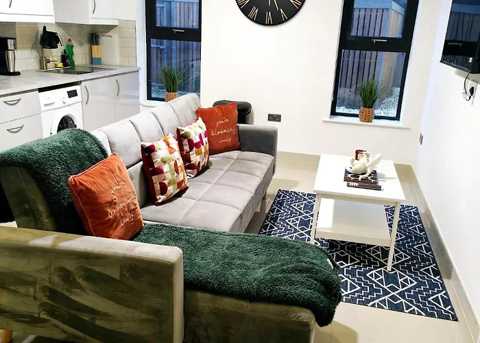 Luxurious 3 Bed Ensuites & Kitchenettes Nr Lgi Hospital & Uni - Free 5G Wifi & Netflix Short Stays - Contractors Free Parking