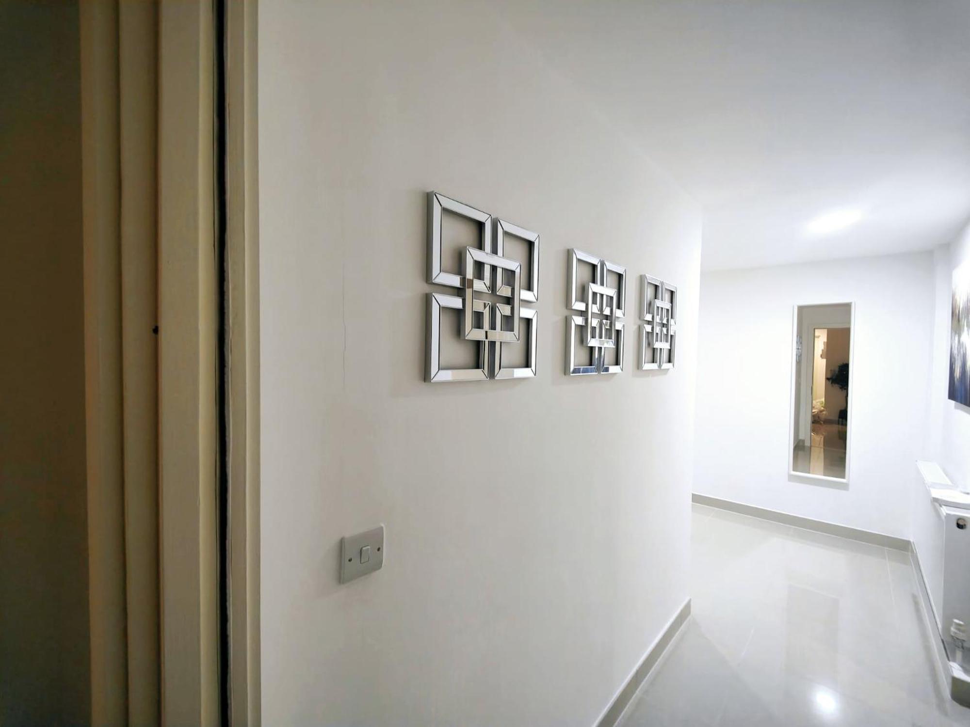 Apartment Luxurious 3 Bed Ensuites & Kitchenettes Nr Lgi Hospital & Uni - Free 5g Wifi & Netflix Short - Contractors Free Parking *